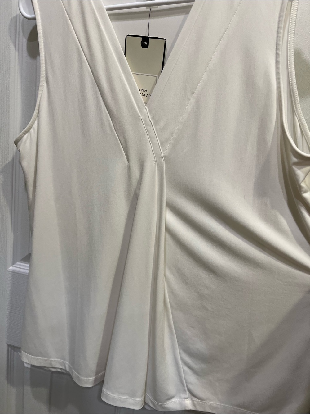 Dana Buchman Cream V-Neck Sleeveless Shells Top - Picture 4 of 7